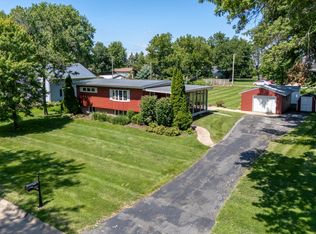 406 W Price St, Eldridge, IA 52748