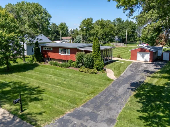 406 W Price St, Eldridge, IA 52748