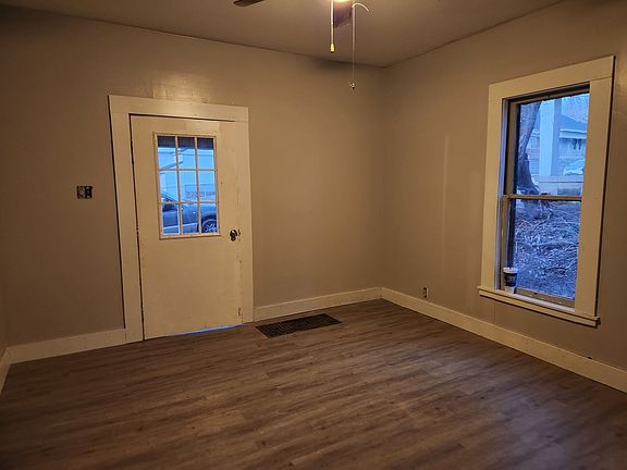 2nd image of 647 Linden St
