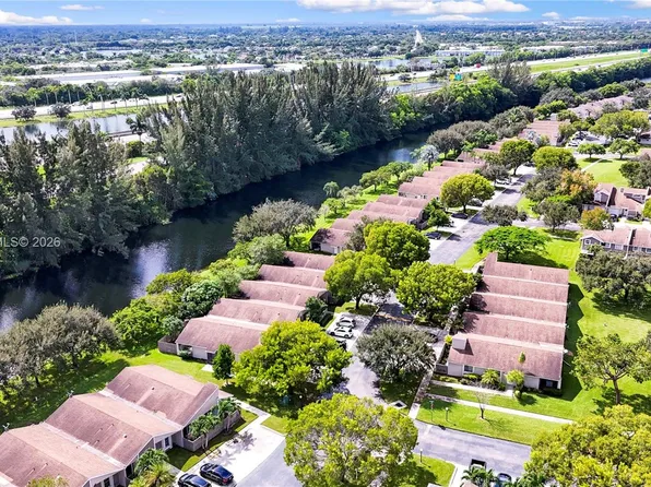 570 Woodgate Cir #A, Fort Lauderdale, FL 33326