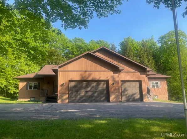737 Grove St, Marquette, MI 49855