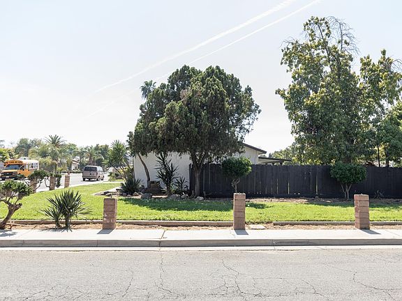 4th image of 1185 E Evening Glow Ave