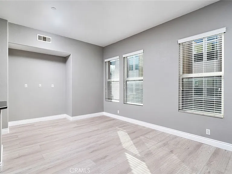 648 W 1st St — Photo 14