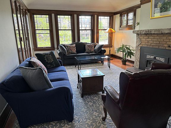 4th image of 2442 N Lake Dr
