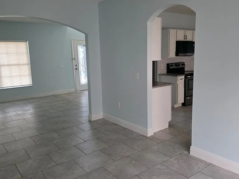 818 Mountbatten Ln — Photo 12