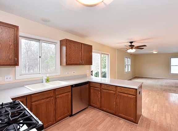 4th image of 851 Hartford Dr