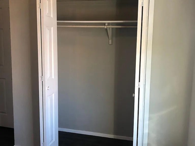 813 Parkview Dr #D — Photo 9