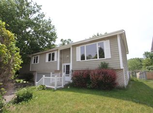 616 E Bonner Rd, Wauconda, IL 60084