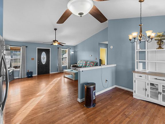 5th image of 1883 Mullins Rd