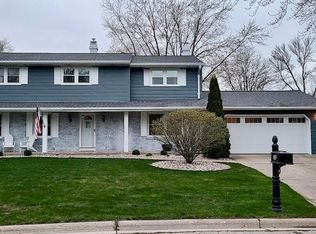 508 Ridgeview Ct, Green Bay, WI 54301