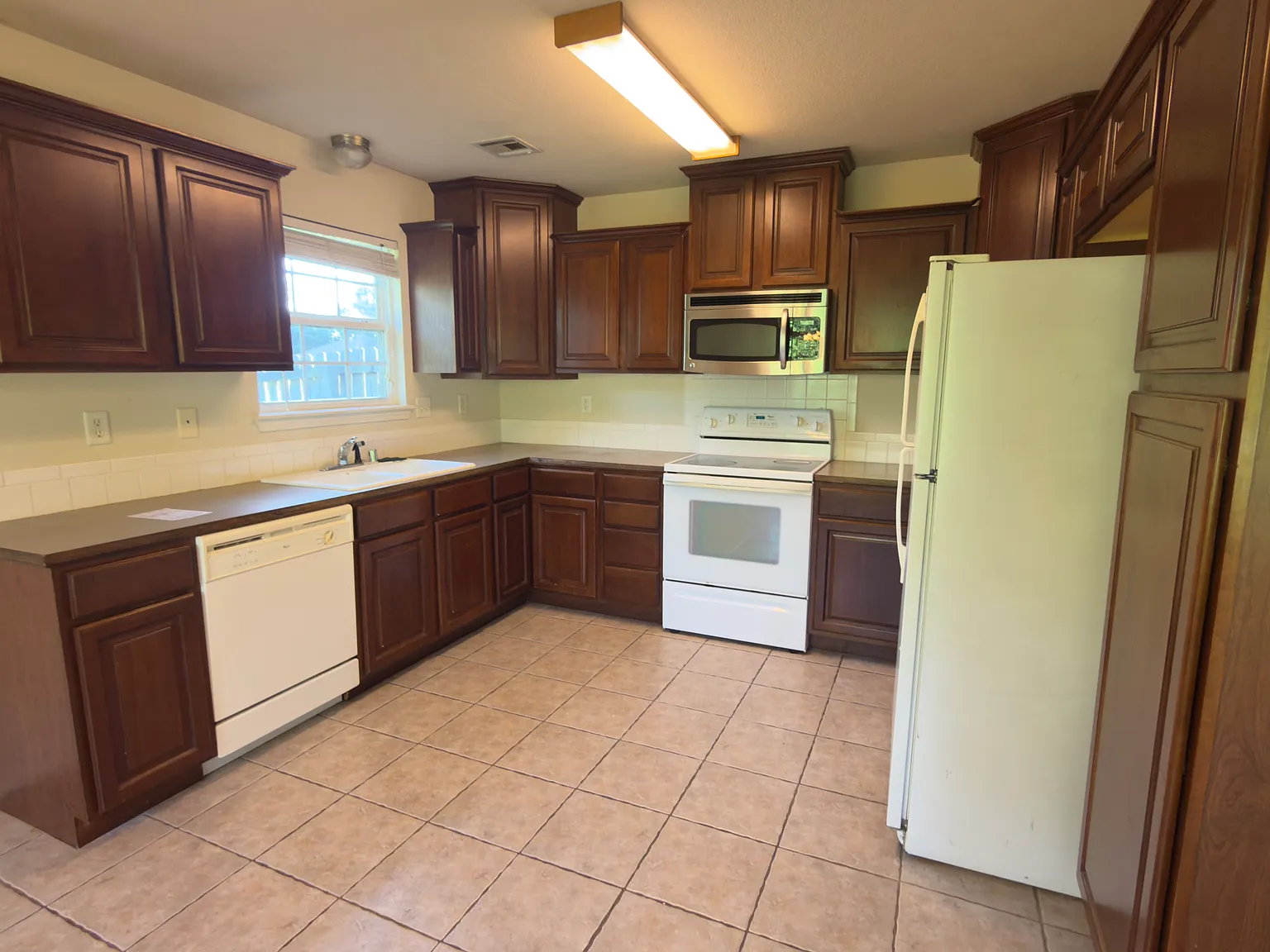 3 bed, 1523 sqft, $1,700 — Photo 4
