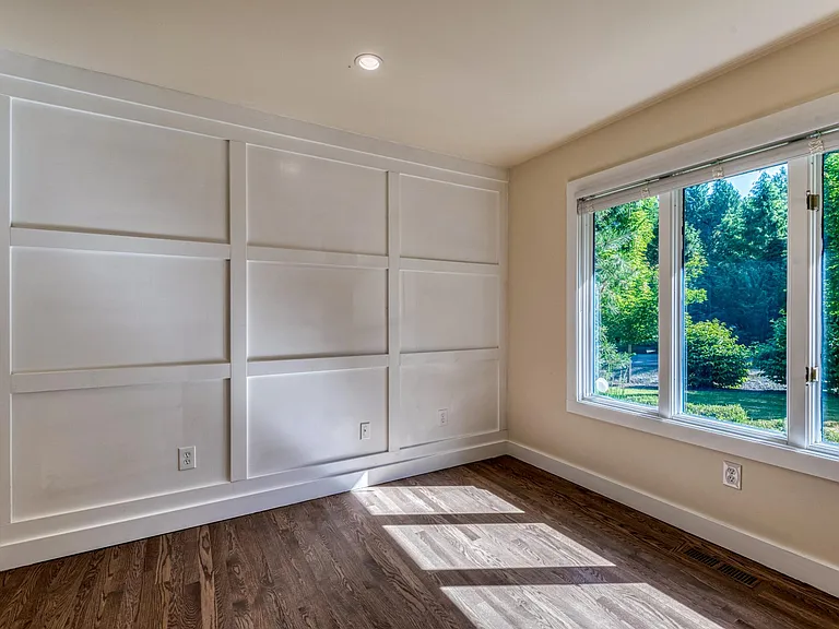 Office adjacent to the entry area