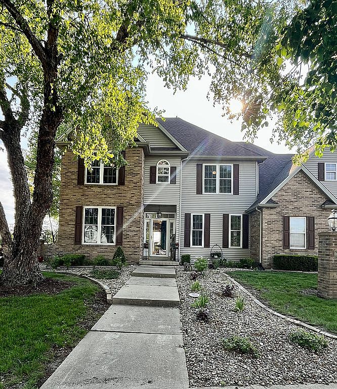 709 Lakeshore Dr