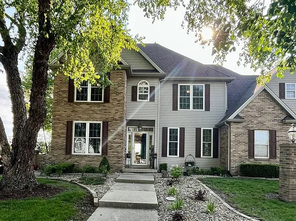 709 Lakeshore Dr, Tuscola, IL 61953
