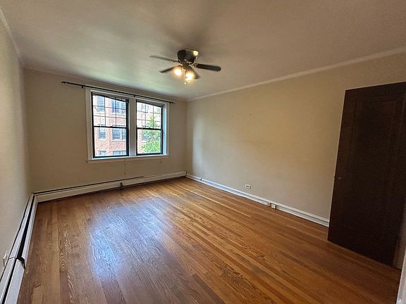 3rd image of 4515 N Wolcott Ave APT 2B
