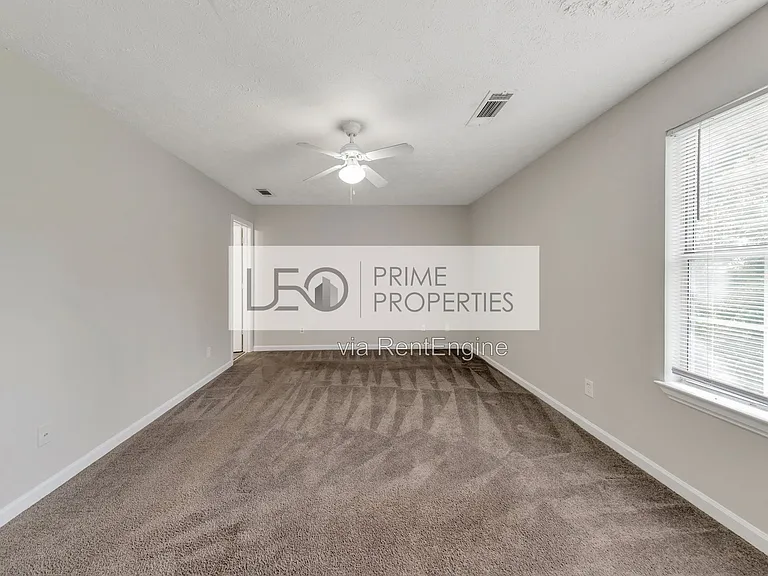 1008 Huntington Trce SE — Photo 8