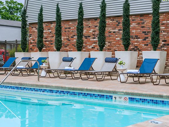 Soak in the sun from one of our poolside loungers and enjoy the serenity of our sparkling swimming pool.