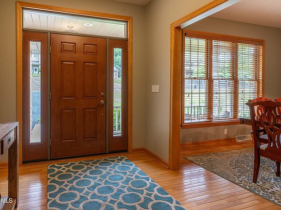4th image of 402 Pleasantview Dr