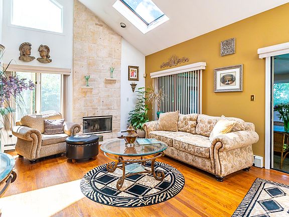 5th image of 11 Cora Ct