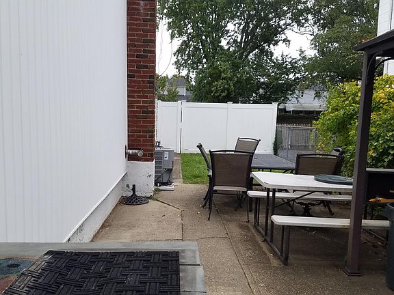 3rd image of 615 Midvale Ave #1