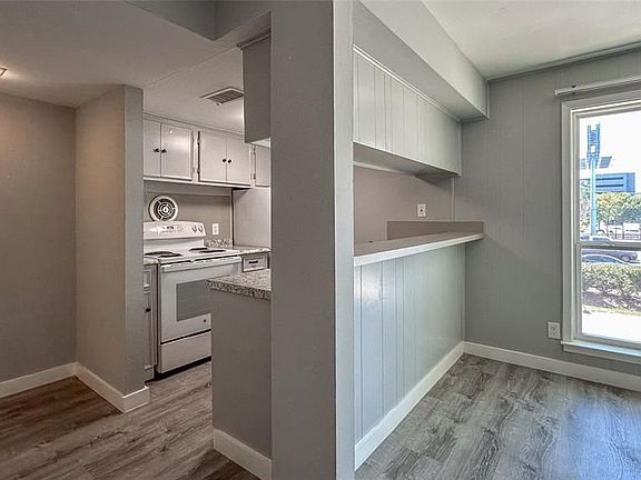 5th image of 4751 Aftonshire Dr APT 10