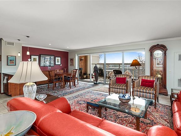 3rd image of 121 W 48th St APT 507