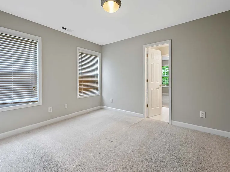 1408 Lindenberg Sq — Photo 13