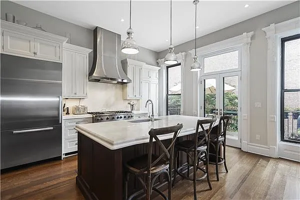 Rented by Avenue Sotheby's International Realty | media 21