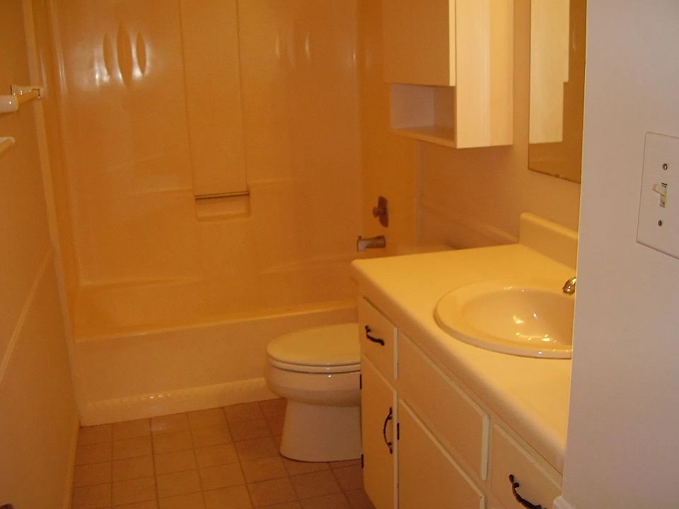 1050 Sourwood Bathroom