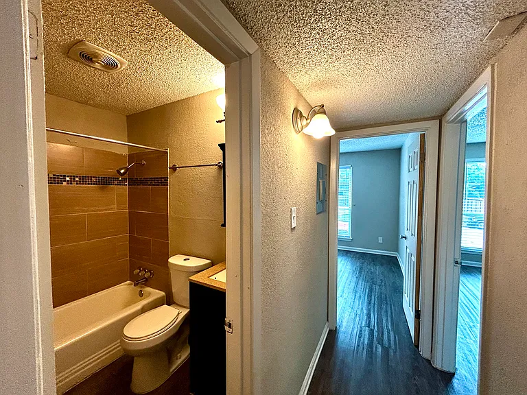 2401 Manor Rd #109 — Photo 8
