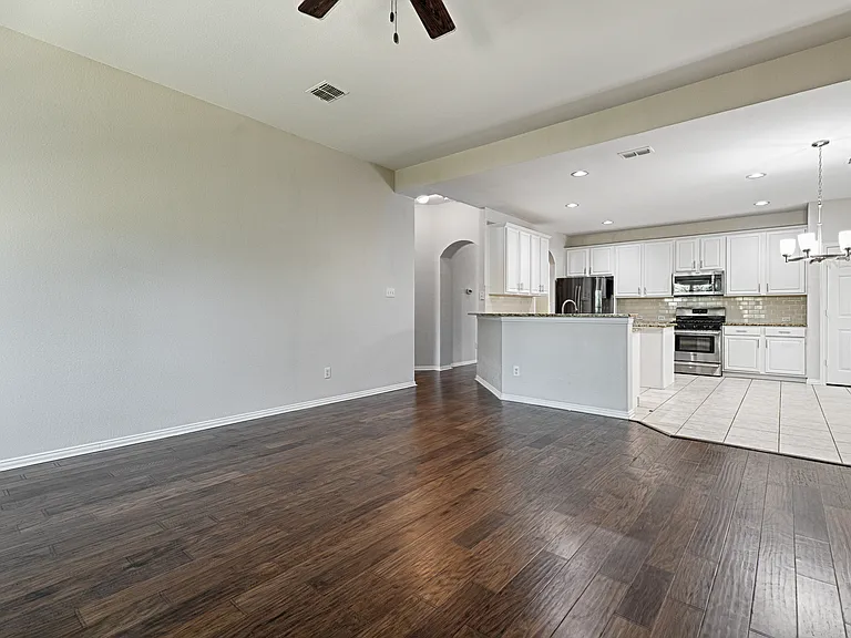 1404 Carriage Ln — Photo 17