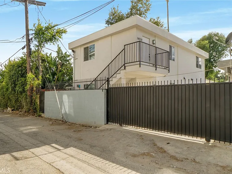 16120 Haynes St — Photo 24