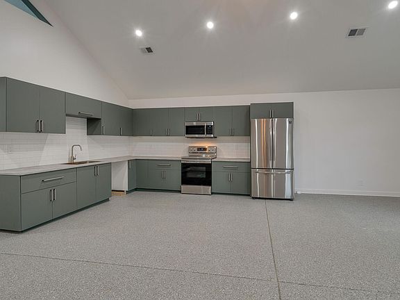 3rd image of 3168 Gwynnwood Dr
