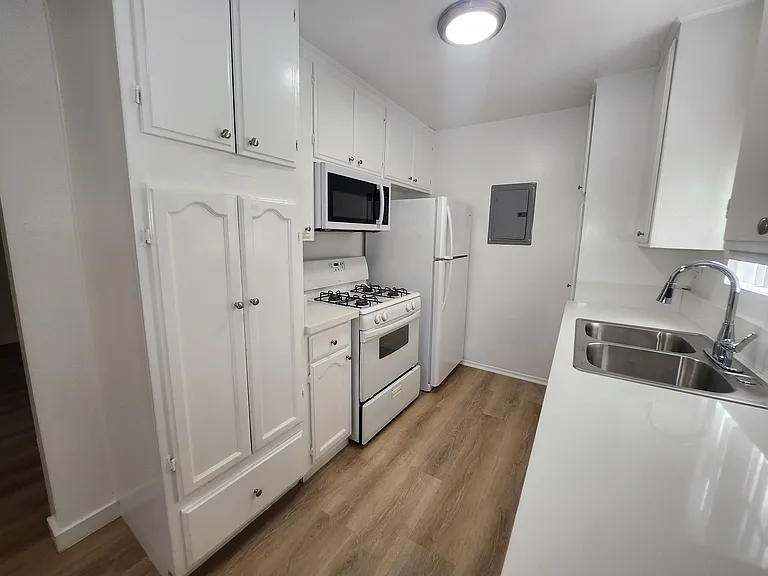 215 S Rampart Blvd #1 — Photo 6