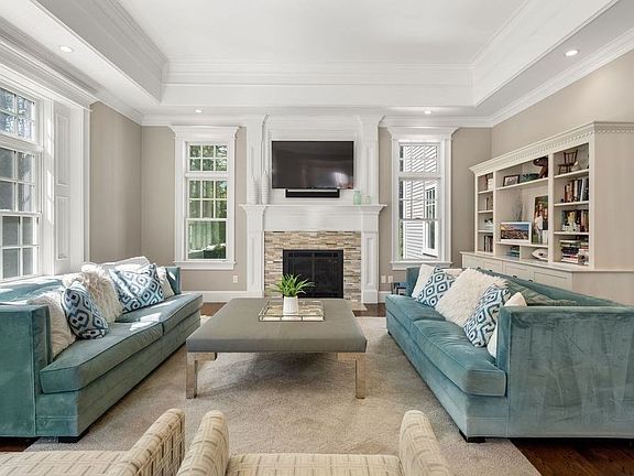 2nd image of 15 Huckleberry Ln
