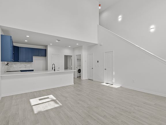 5th image of 760 Juneau Ct