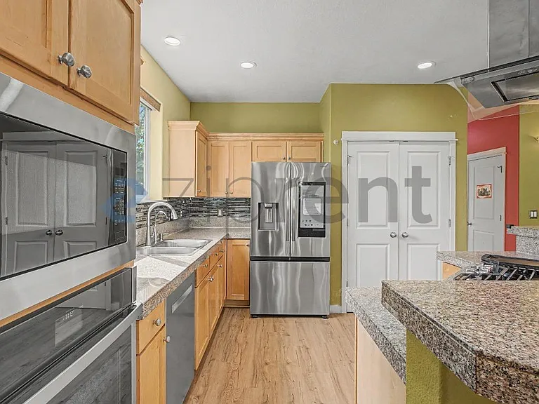 132 NE 63rd Ave — Photo 20