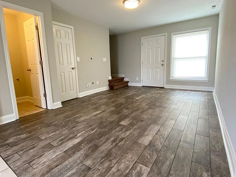 2423 Lydia Ave — Photo 2