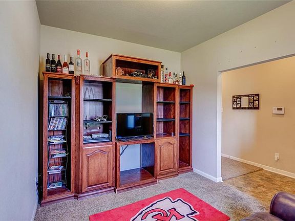 3rd image of 1221 Montell Ln