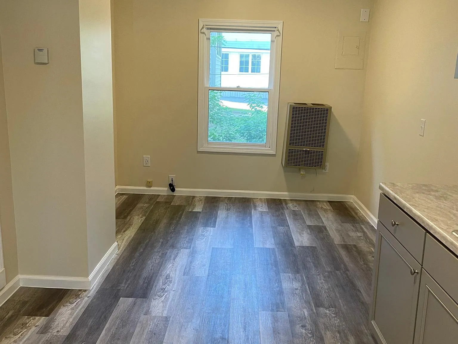 1 bed, 350 sqft, $1,395 — Photo 2