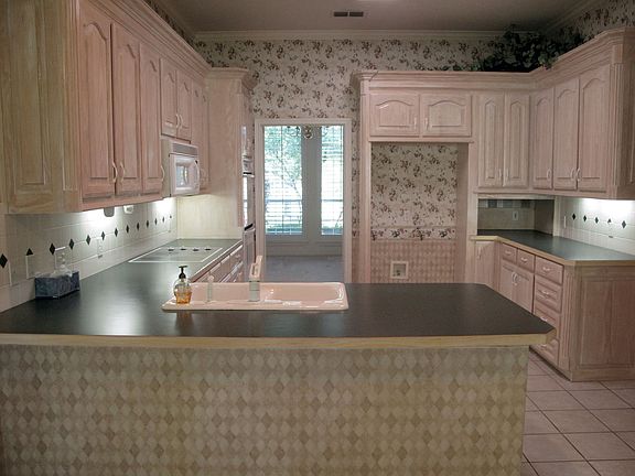 4th image of 137 Saint Andrews Cir