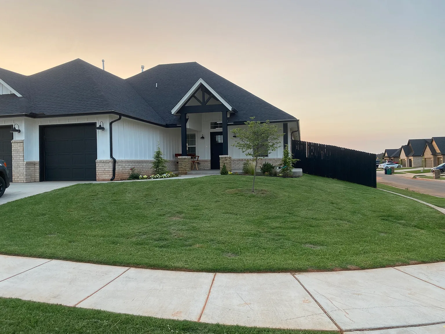 4 bed, 2.5 bath, 1952 sqft, $2,650 — Photo 2
