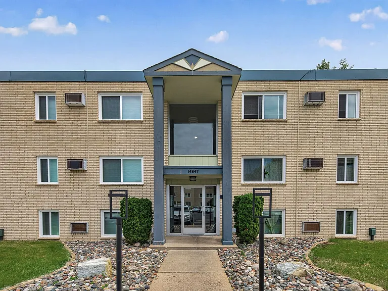 St. Croix Crossings Apartments — Photo 24