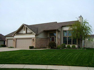 1st image of 560 Woodbury Ct