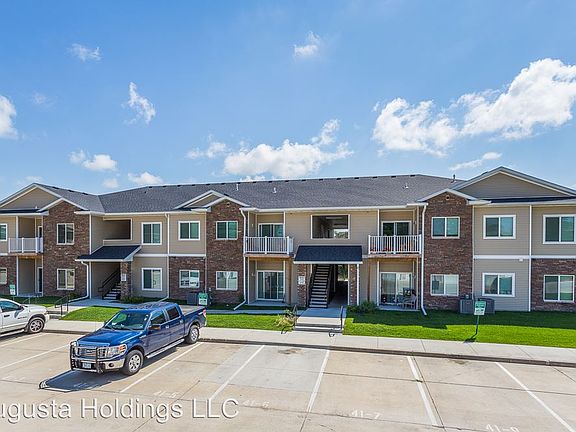 3rd image of 1827 34th Ave SW Unit 01