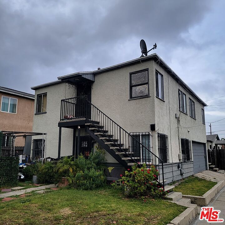 1st image of 715 W 92nd St