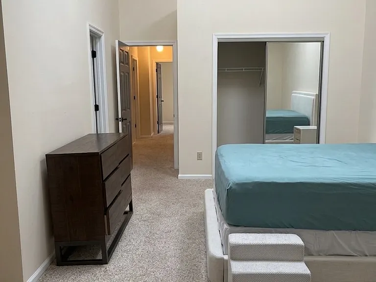 910 Lake Forest Dr — Photo 6