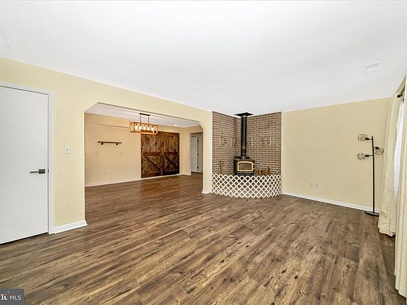 4th image of 923 Klees Mill Rd