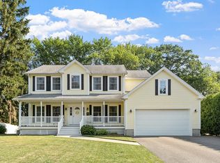 27 Hardwick Rd, Natick, MA 01760