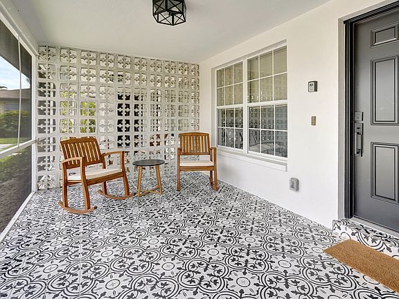3rd image of 4117 SE 19th Ave #4